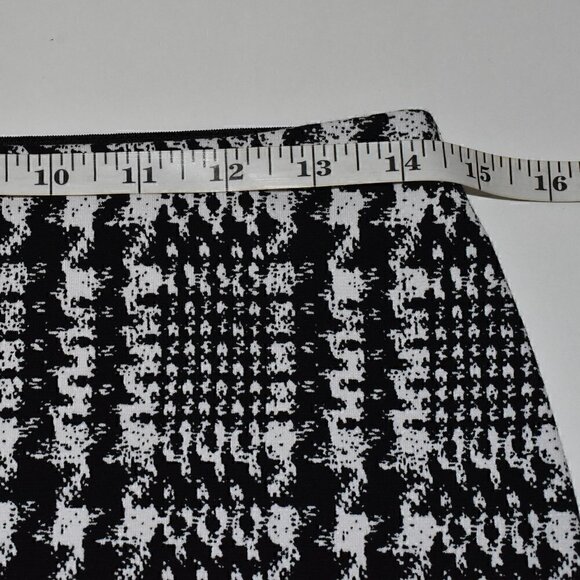 Ann Taylor Factory Business Casual Office Pull On Print Pencil Skirt Size 4P - Picture 5 of 8